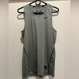 Men’s Nike Pro tanks size m